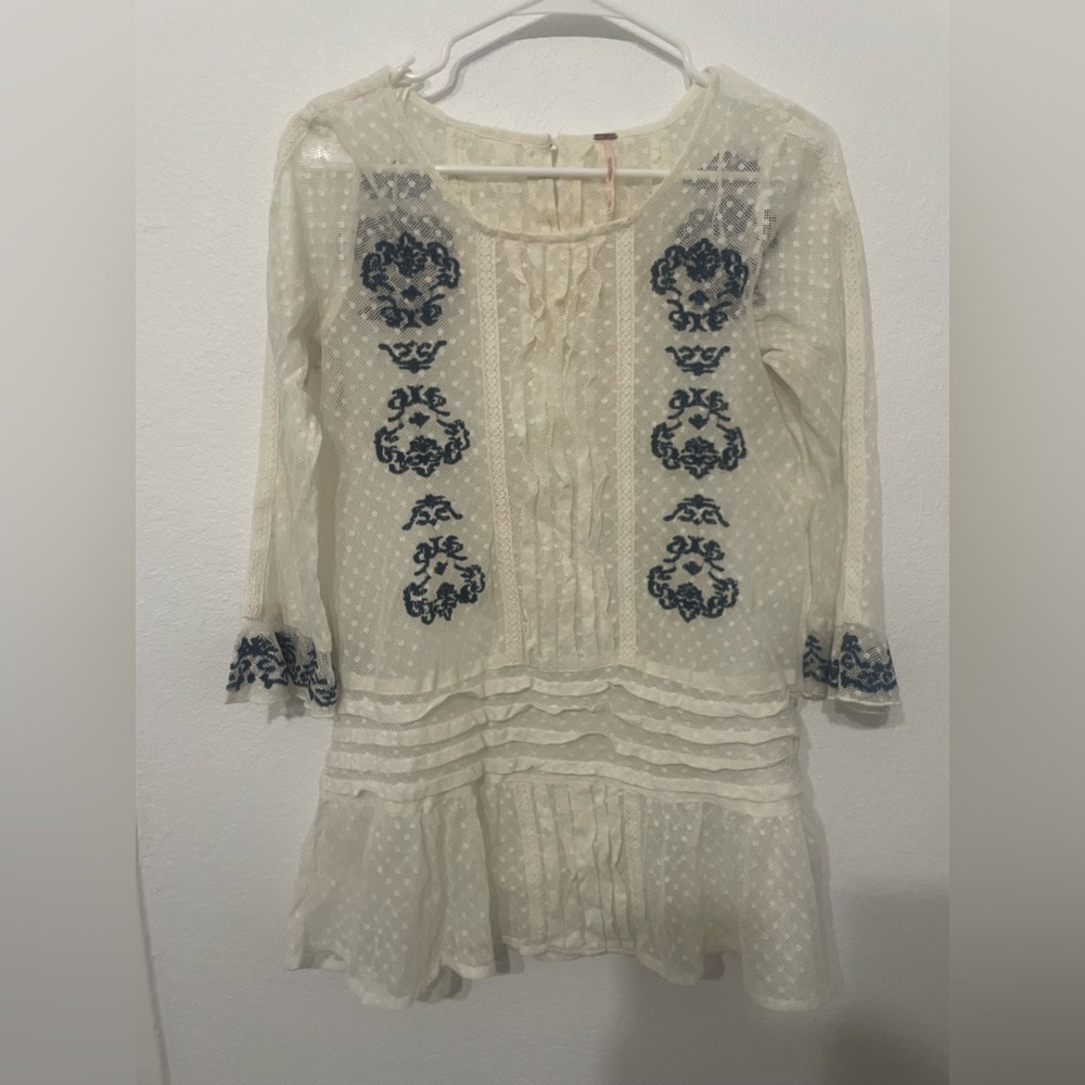 Free People Swiss dot lace top with navy embroidery. Small EUC